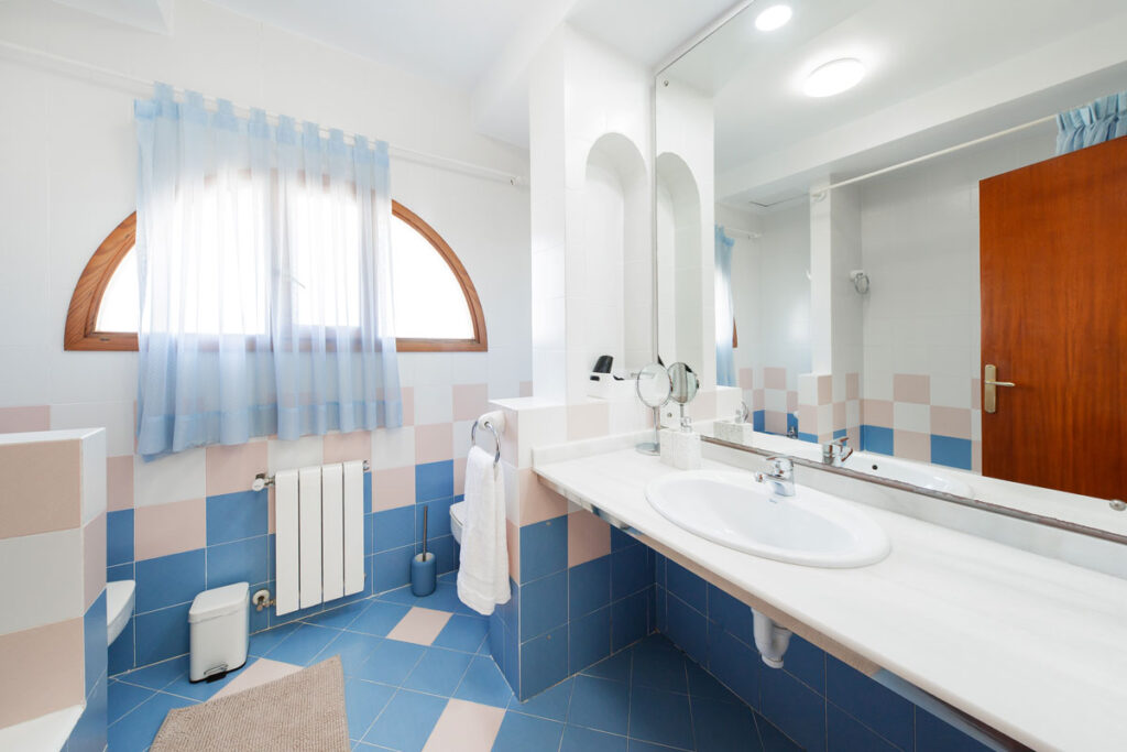 bathroom 02 01