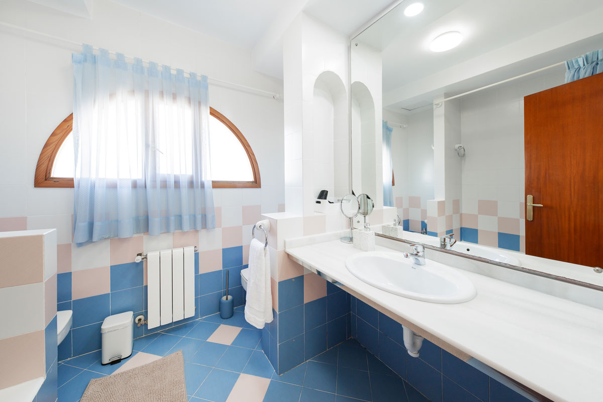 bathroom 02 01