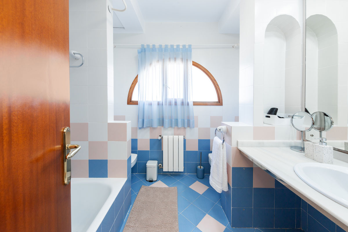 bathroom 02 02