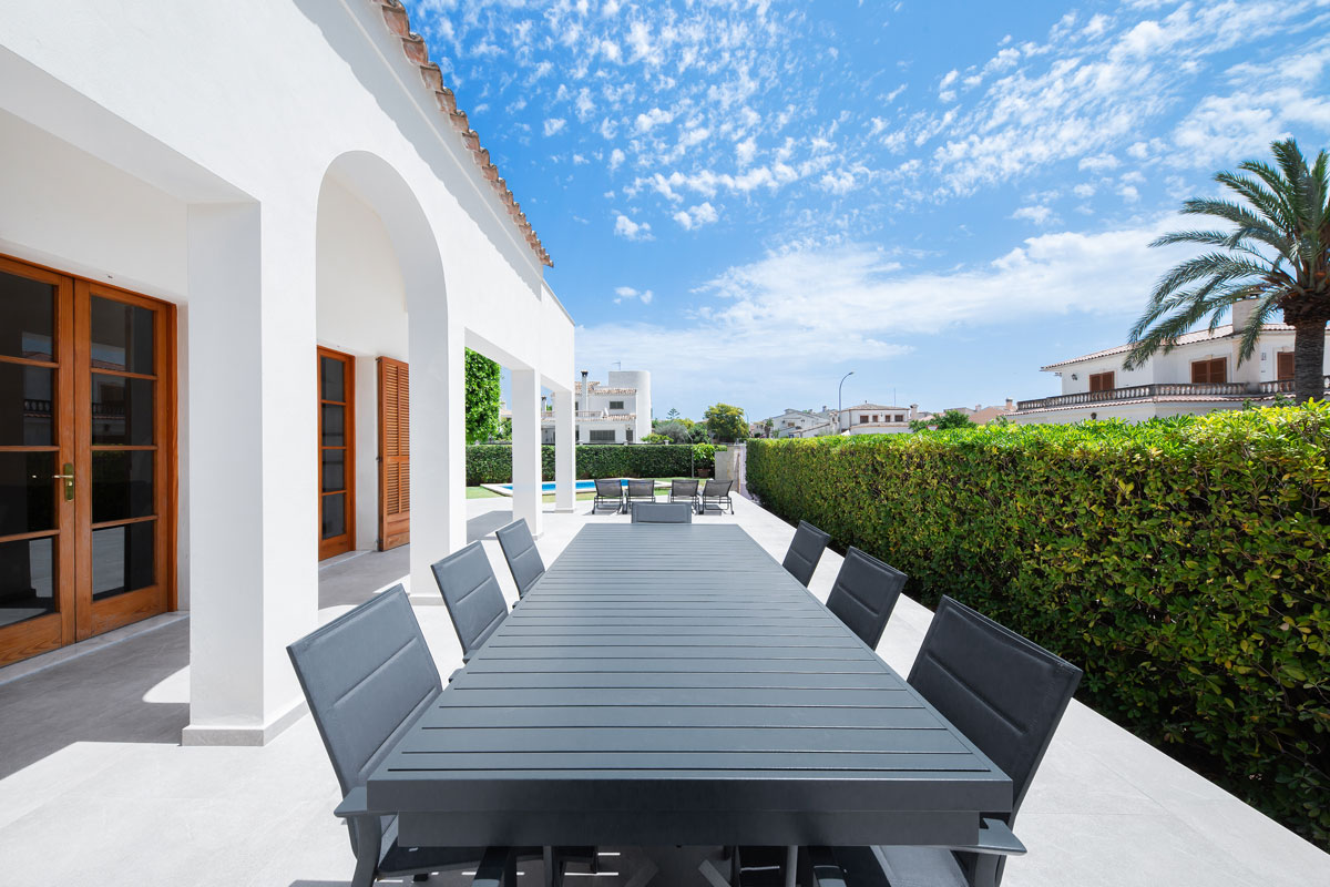 outdoor dining patio 01