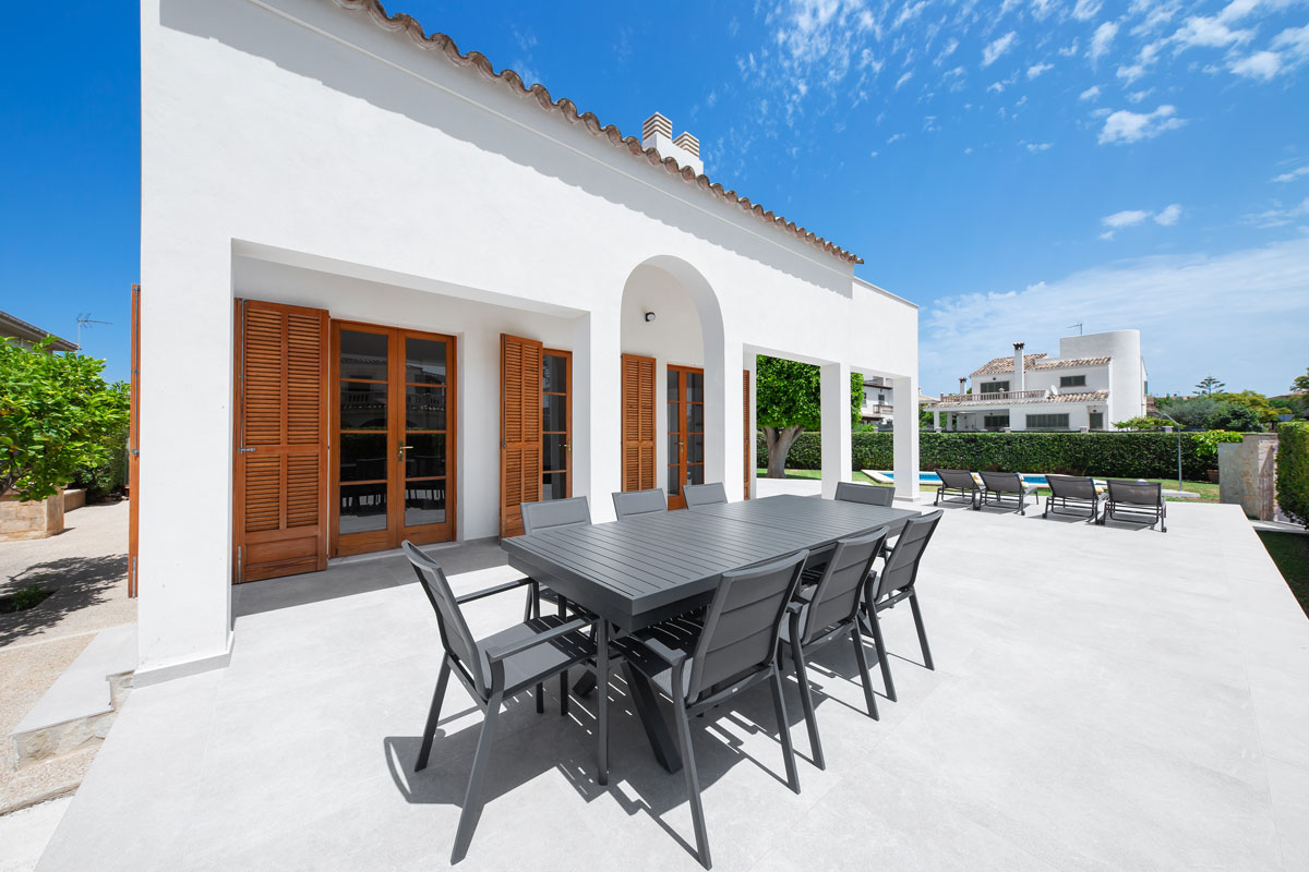 outdoor dining patio 02