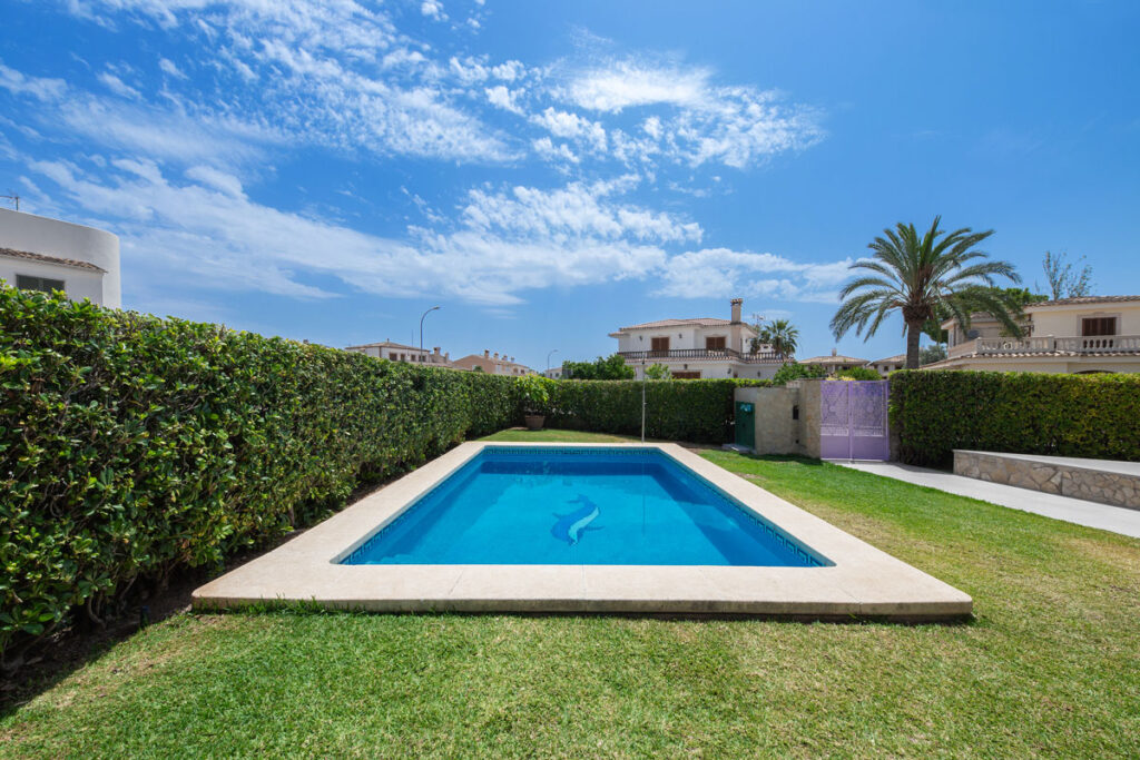 outdoor pool 01