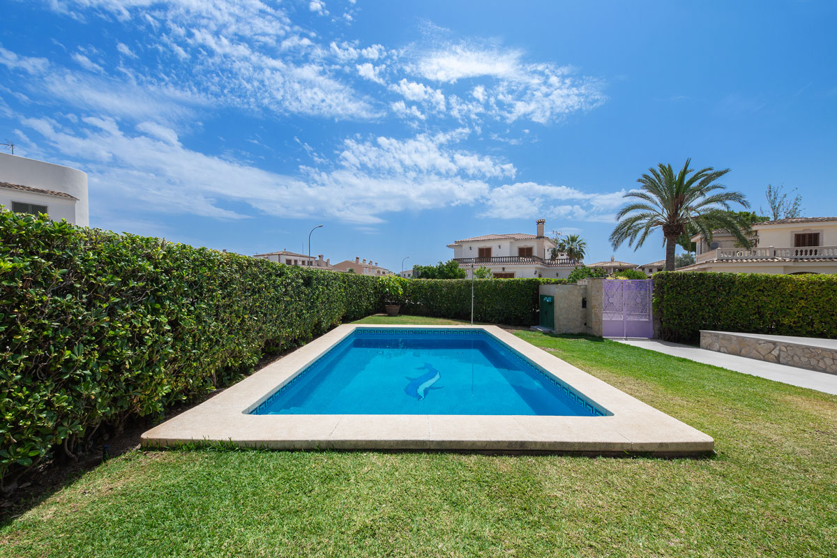 outdoor pool 01